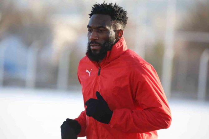 Sivasspor’da Aaron Sevinci! Aylar Sonra İdmanlara Başladı