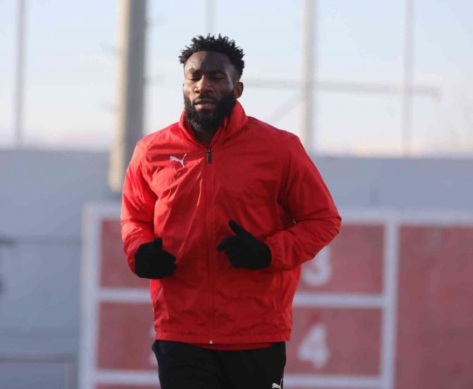 Sivasspor’da Aaron Sevinci! Aylar Sonra İdmanlara Başladı