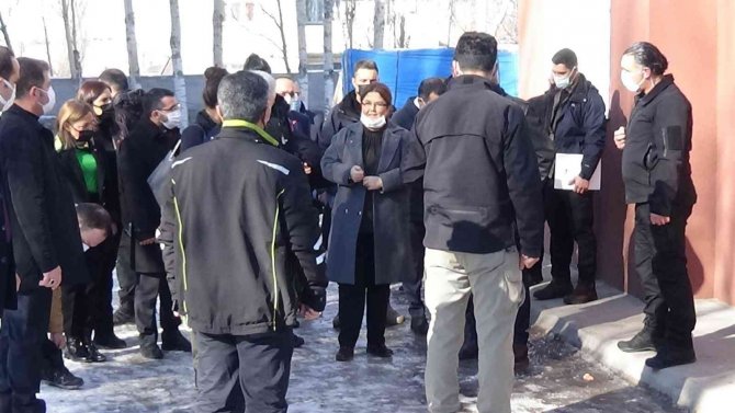 Bakan Yanık Kars’ta Şehit Aileleriyle Bir Araya Geldi