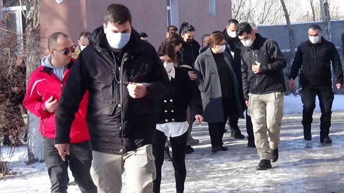 Bakan Yanık Kars’ta Şehit Aileleriyle Bir Araya Geldi