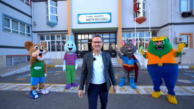 Başakşehir’de Öğrencilere 18 Bin Diş Bakım Seti Dağıtıldı