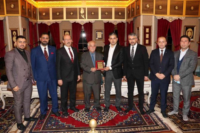 Bayrak Şairi Arif Nihat Asya Söyleşiyle Anıldı