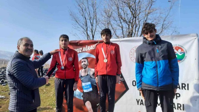 Bingöl’deki Kros Yarışmasında 289 Sporcu Ter Döktü