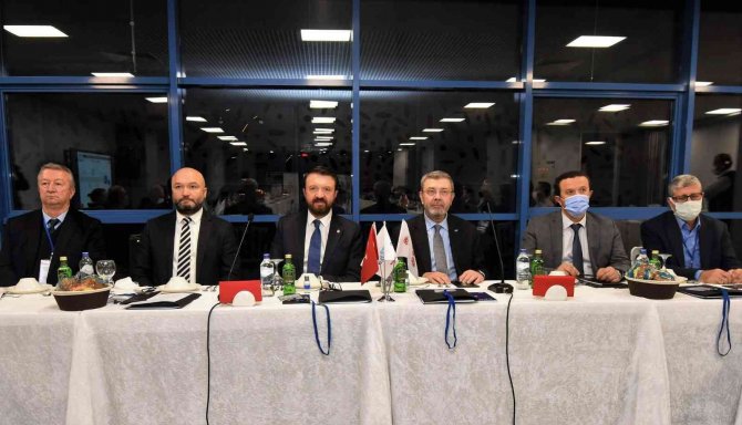 Başkan Yardımcısı Şener: "Savunma Sanayisinin En Önemli Üslerinden Biri Olmayı Hedefliyoruz"