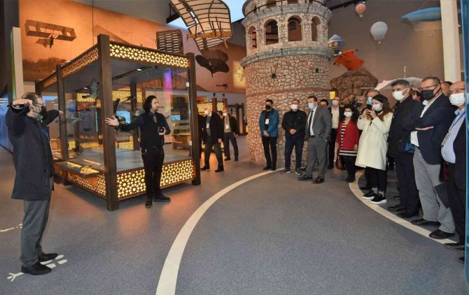 Başkan Yardımcısı Şener: "Savunma Sanayisinin En Önemli Üslerinden Biri Olmayı Hedefliyoruz"