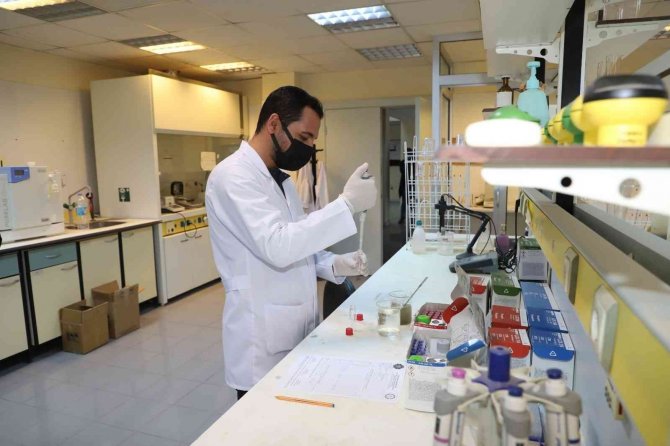 İ̇leri Biyolojik Atıksu Arıtma Tesisi Laboratuvarı Günlük 81 Analiz Yapıyor
