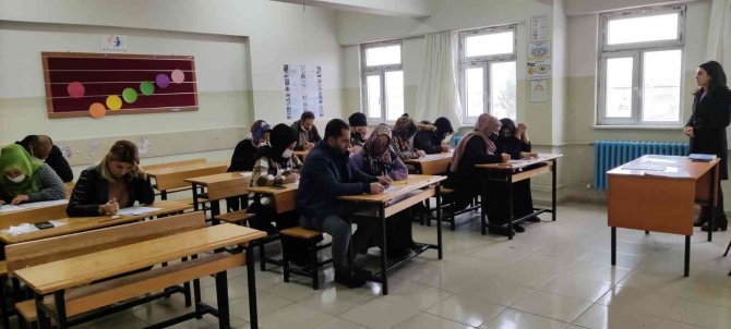 Bismil’de, ’Anne Baba Benimle Kitap Okur Musun’ Projesiyle Öğrenci Velileri Sınava Girdi