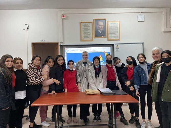 Zorbalık Çeşitli Öğrencilere Aktarıldı