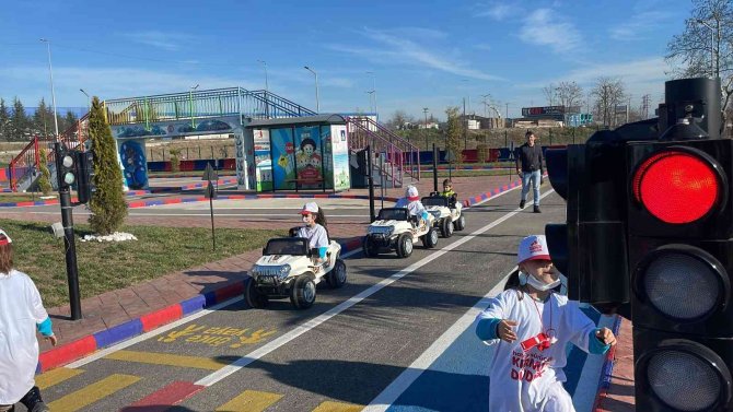 Minikler Trafik Dedektifi Oldu