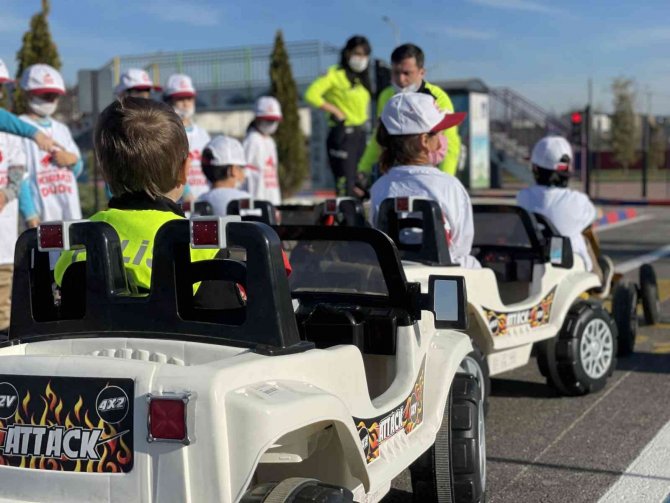 Minikler Trafik Dedektifi Oldu