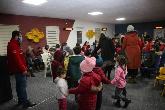 Konteyner Kentteki Çocuklar İçin Yapılan Kütüphane Hizmete Açıldı