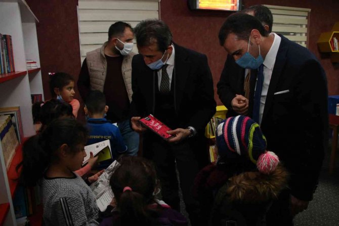 Konteyner Kentteki Çocuklar İçin Yapılan Kütüphane Hizmete Açıldı