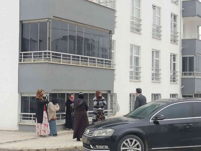 Yazıkonak’ta Halkın Öneri, İstek Ve Şikayetleri Kapı Kapı Ziyaret Edilerek Alınıyor