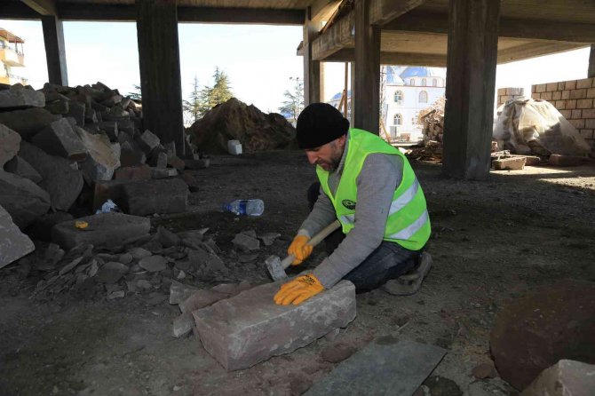 Gölbaşı’nın Yapıları Andezit Taşı İle İnşa Edilecek