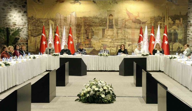 Bakan Nebati’nin İş Dünyasının Kadın Temsilcileriyle Bir Araya Geldiği Toplantı Başladı
