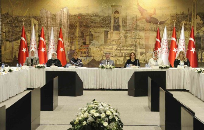 Bakan Nebati’nin İş Dünyasının Kadın Temsilcileriyle Bir Araya Geldiği Toplantı Başladı