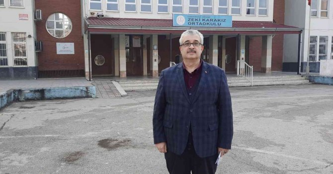 54 Yaşında Hem Gazeteci, Hem Öğrenci