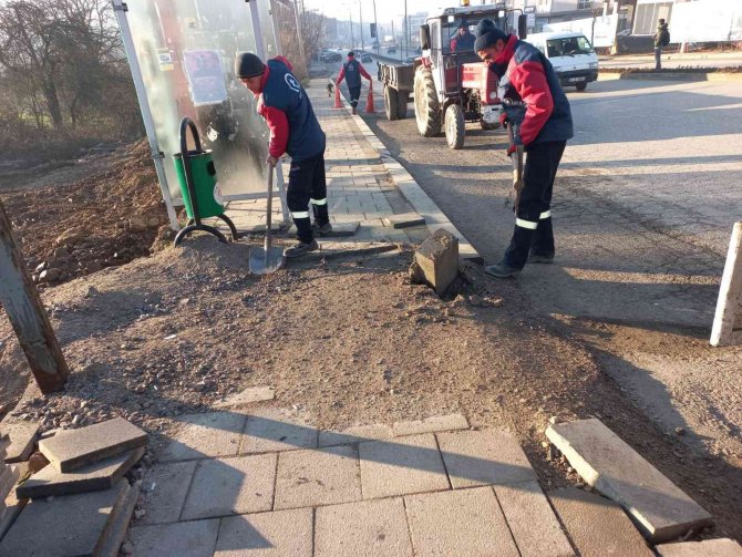 Kaldırımlarda Düzenleme Devam Ediyor