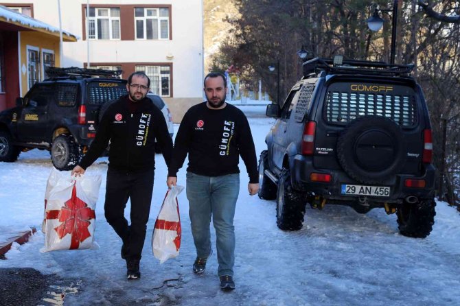 Gümoff’tan 60 Öğrenciye Mont Ve Bot