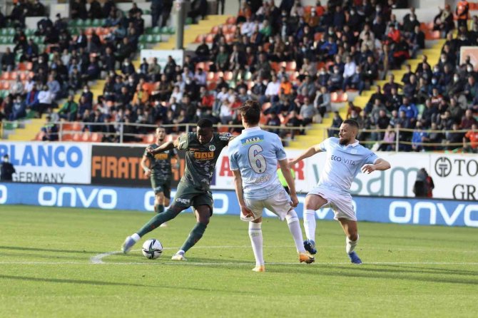 Spor Toto Süper Lig: Alanyaspor: 1 - Medipol Başakşehir: 1 (İ̇lk Yarı)