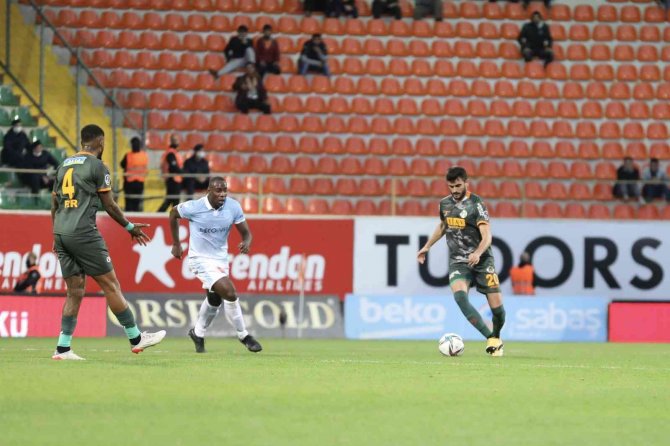 Spor Toto Süper Lig: Alanyaspor: 1 - Medipol Başakşehir: 1 (Maç Sonucu)