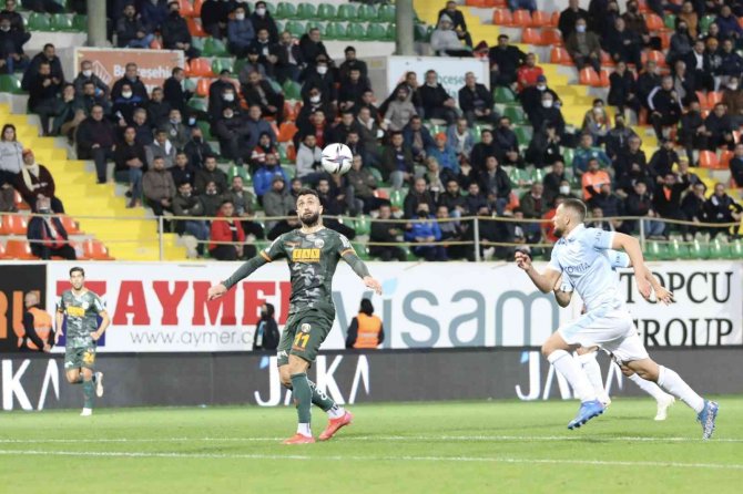 Spor Toto Süper Lig: Alanyaspor: 1 - Medipol Başakşehir: 1 (Maç Sonucu)