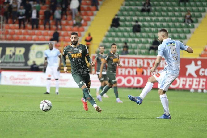 Spor Toto Süper Lig: Alanyaspor: 1 - Medipol Başakşehir: 1 (Maç Sonucu)