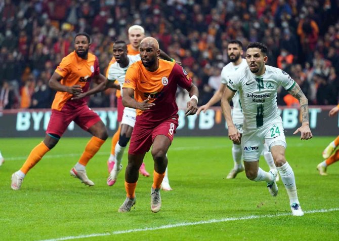 Spor Toto Süper Lig: Galatasray: 0 - Gzt Giresunspor: 1 (İ̇lk Yarı)