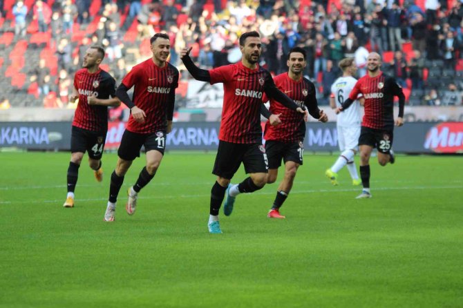 Spor Toto Süper Lig: Gaziantep Fk: 2 - Fatih Karagümrük: 0 (İ̇lk Yarı)