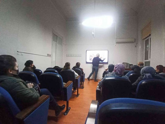 Fotoğraf Kursiyerlerine Ahmet Hamdi Bey Anlatıldı