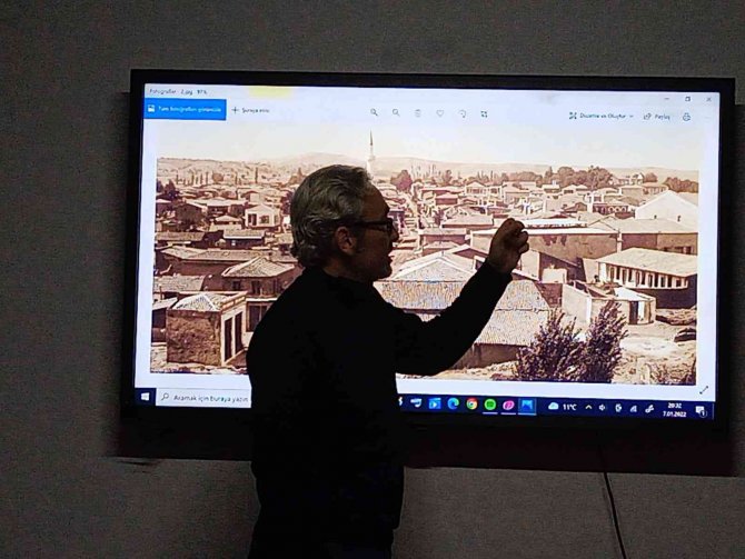 Fotoğraf Kursiyerlerine Ahmet Hamdi Bey Anlatıldı