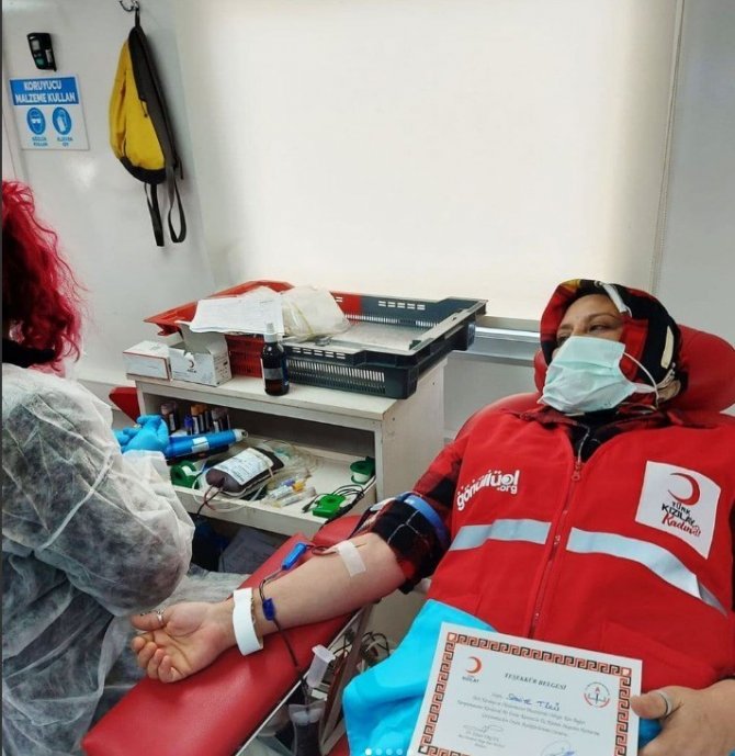 Semra Sarıışık Tozaraydın Herkesi Kan Vermeye Davet Etti