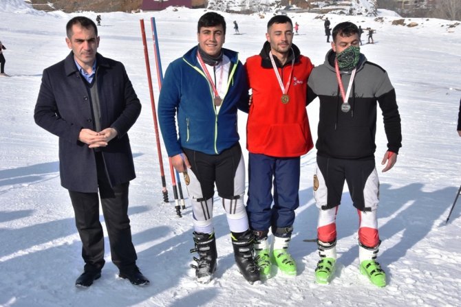 Bitlis’te Alp Disiplini İ̇l Birinciliği Kayak Yarışları Yapıldı