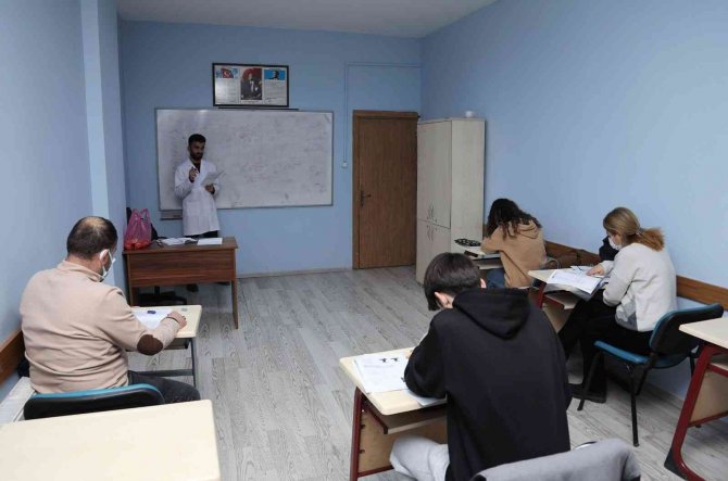 Van Büyükşehir Belediyesi Kürtçe Kurs Açtı