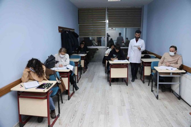 Van Büyükşehir Belediyesi Kürtçe Kurs Açtı