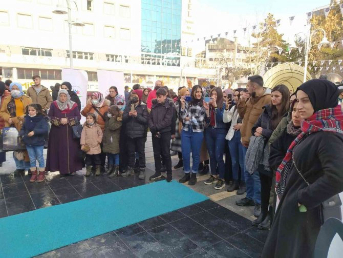 Van’da “Bir Dil Bir Kadın” Resim Sergisi