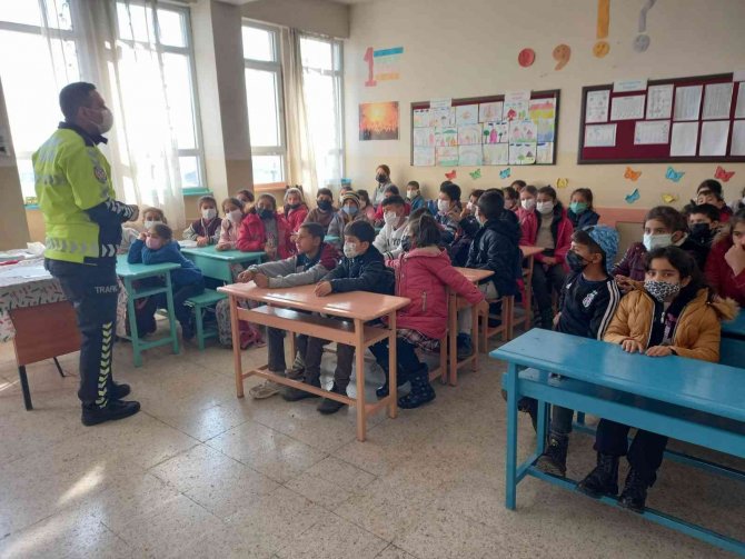 Van’da Trafik Polisleri 316 Öğrenciye Trafik Eğitimi Verdi