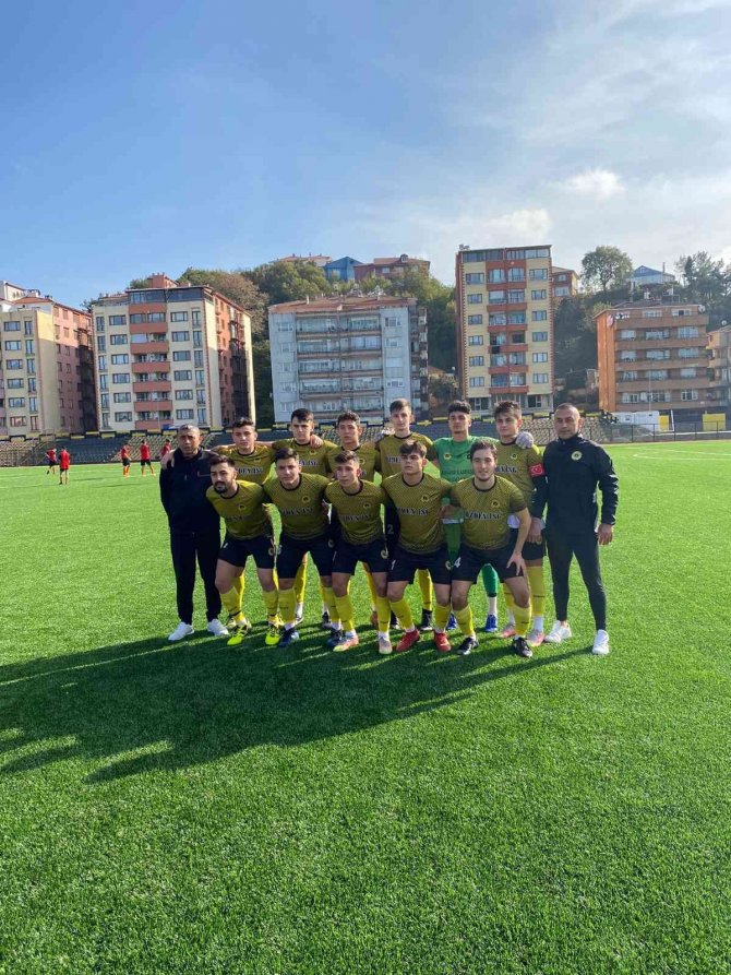 Amatör Maçta 8 Kırmızı Kart