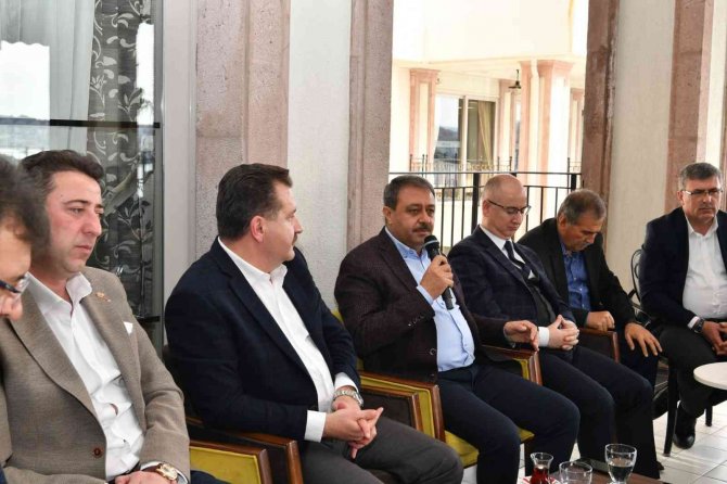 10 Ocak İ̇dareciler Günü Ayvalık’ta Kutlandı