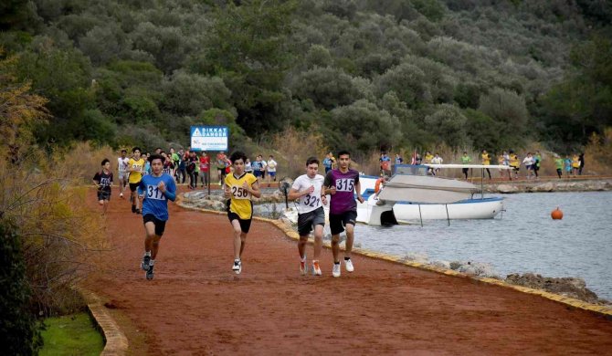 Kuşadası Okullararası Kros Şampiyonası’na Ev Sahipliği Yaptı