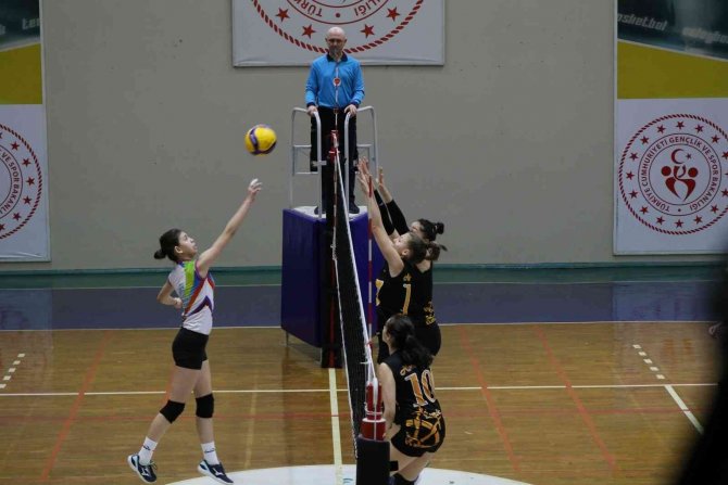 Manisa’da Okul Sporları Voleybol Grup Müsabakaları Sona Erdi