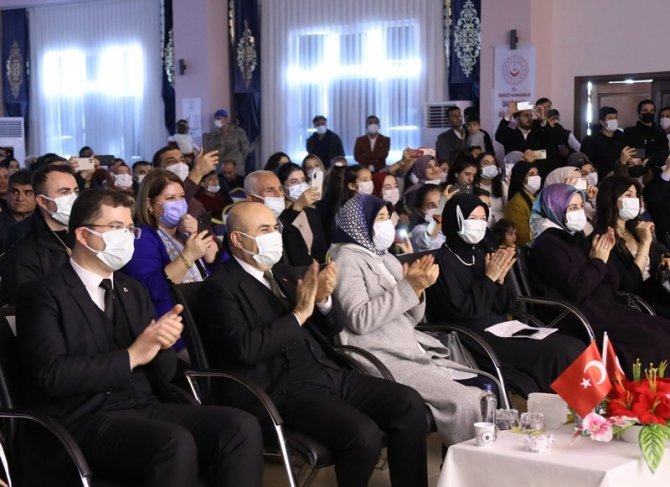 Mardin’de Gelirleri Köy Okullarına Bağışlanan Şiir Ve Müzik Etkinliği Düzenlendi