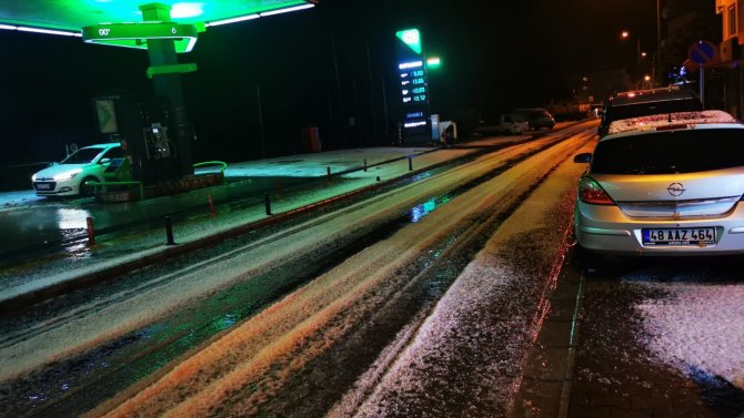Marmaris Beyaza Büründü, Dolu Yağışı Tüm İlçede Etkili Oldu