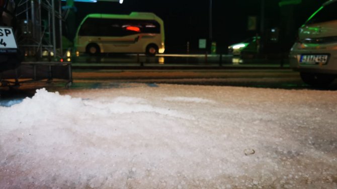 Marmaris Beyaza Büründü, Dolu Yağışı Tüm İlçede Etkili Oldu