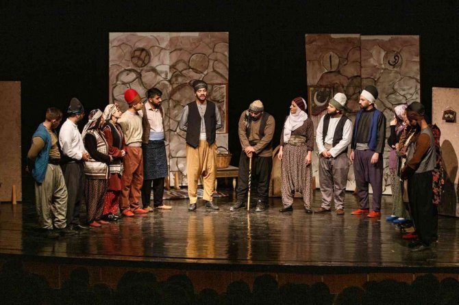 “İ̇şgalden Zafere Osmaniye” Tiyatro Oyunu Sahnelendi