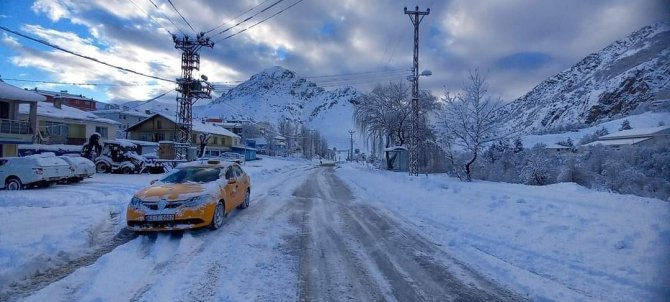 Pülümür’de Okullara Kar Tatili