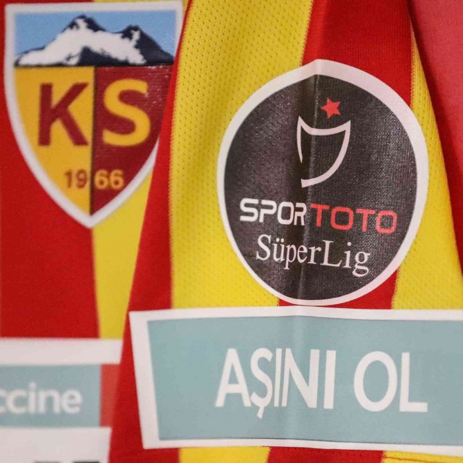 Bakan Koca’dan Yerli Aşı Turkovac’ı Formasına Taşıyarak Sahaya Çıkan Yukatel Kayserispor’a Teşekkür