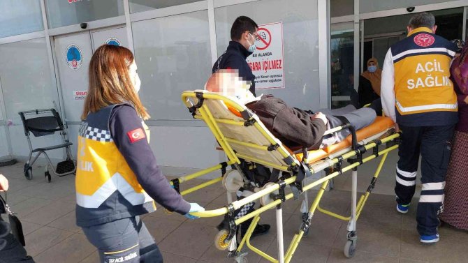 Kendini Asan Emekli Memuru Komşuları Ölümden Kurtardı