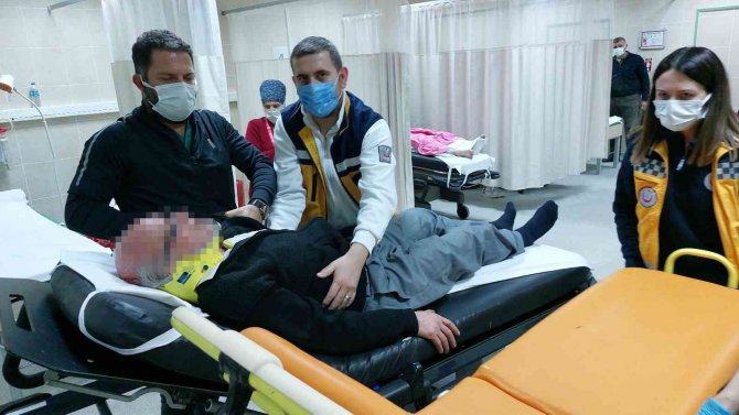 Kendini Asan Emekli Memuru Komşuları Ölümden Kurtardı