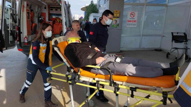 Kendini Asan Emekli Memuru Komşuları Ölümden Kurtardı